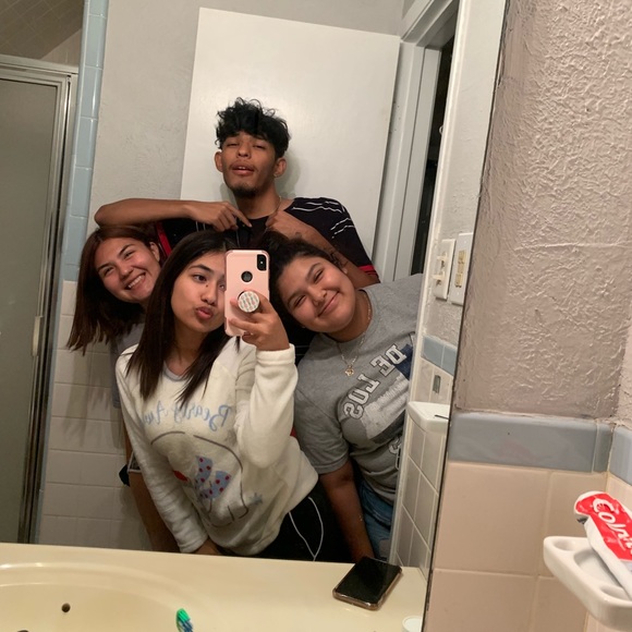 Profile Picture of Michell Gonzalez (@m1chellita) on Poshmark