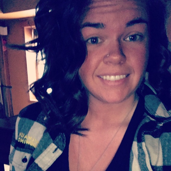 Profile Picture of Tessa Buchkowski (@tessabuchkowski) on Poshmark
