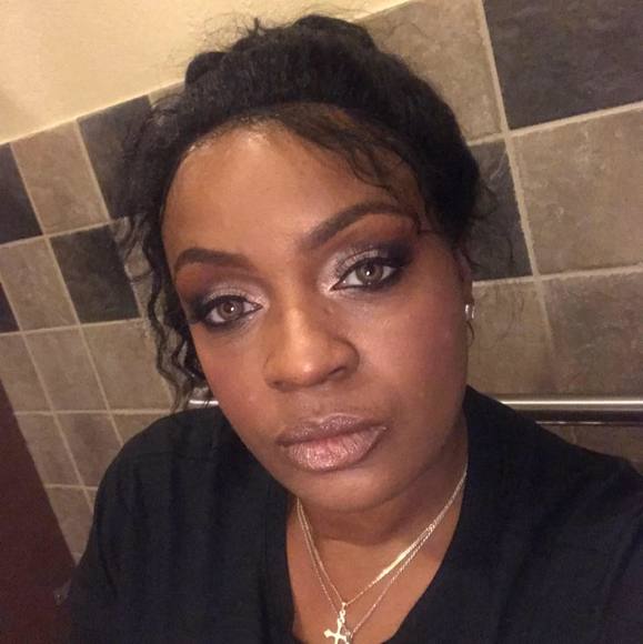 Profile Picture of Ladinah Thompson (@lalaand3) on Poshmark