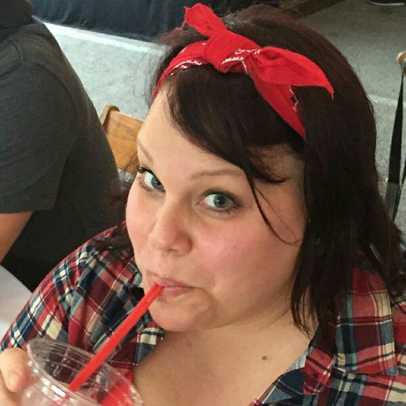 Profile Picture of Sarah Aller (@saller128) on Poshmark