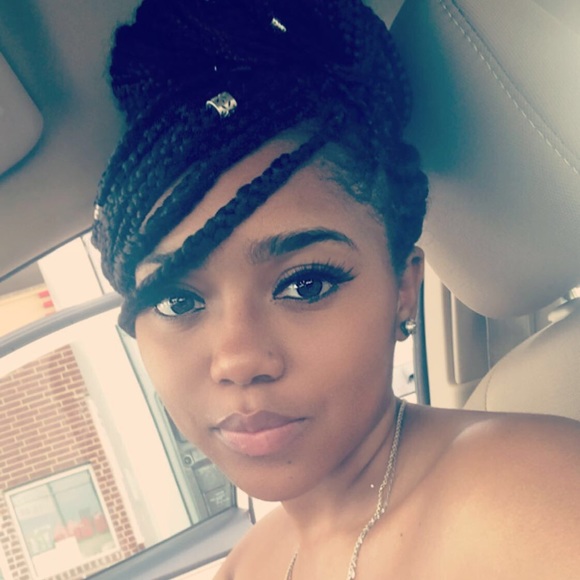 Profile Picture of Ogechi Emereuwa (@ogechicasey) on Poshmark