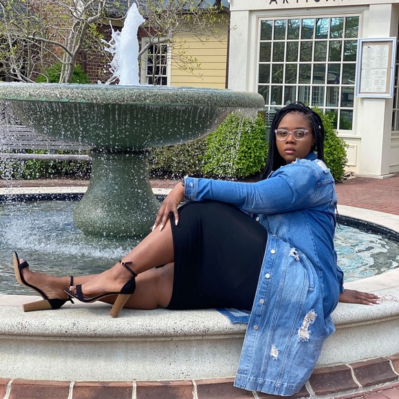 Leah Atkinson - Poshmark Profile Picture of Leah Atkinson (@leahatkinso) on Poshmark