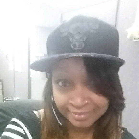 Profile Picture of Lenee Edwards (@lilpcoleather) on Poshmark