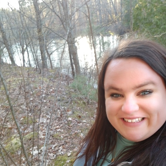 Profile Picture of Amanda Stevenson (@astev586) on Poshmark