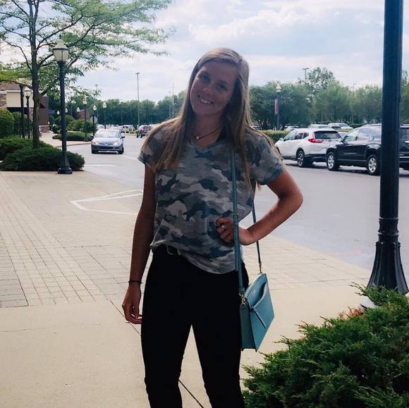 Profile Picture of Tori Carroll (@torialexis1123) on Poshmark