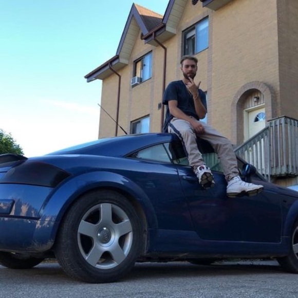 Michael Wakeling - Poshmark Profile Picture of Michael Wakeling (@almostfallen666) on Poshmark