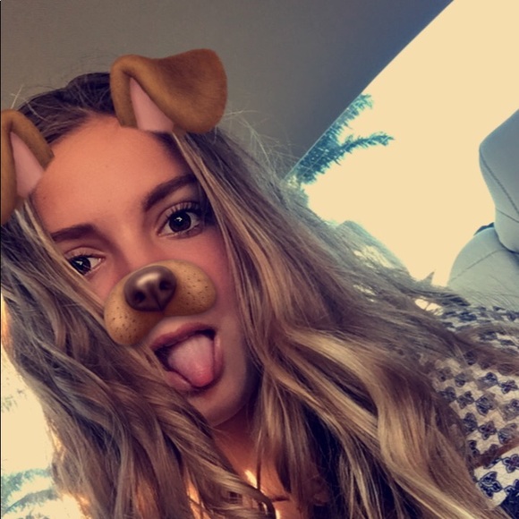 Profile Picture of Alexa Daigle (@alexa_0024) on Poshmark