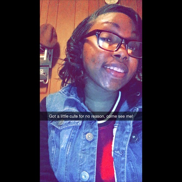 Profile Picture of Shardae Moore (@s_dae) on Poshmark