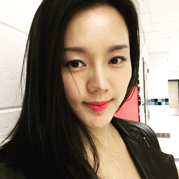 Profile Picture of Yuri Chung (@beauty0705) on Poshmark