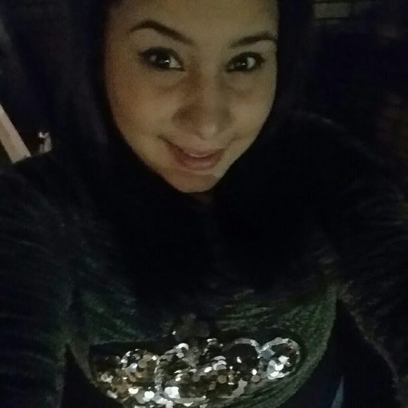 Profile Picture of Yolimar Santiago (@yolimat) on Poshmark