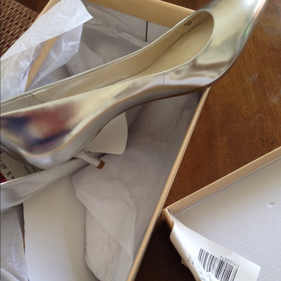 Profile Picture of Ana Hasan (@anees) on Poshmark