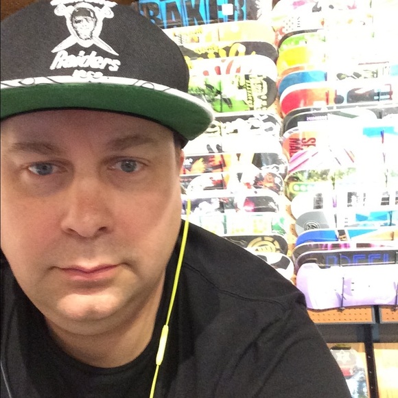 Chad Esher - Poshmark Profile Picture of Chad Esher (@ch22873) on Poshmark