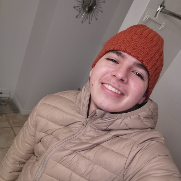 Profile Picture of Fernando Haros (@fernandoharos) on Poshmark