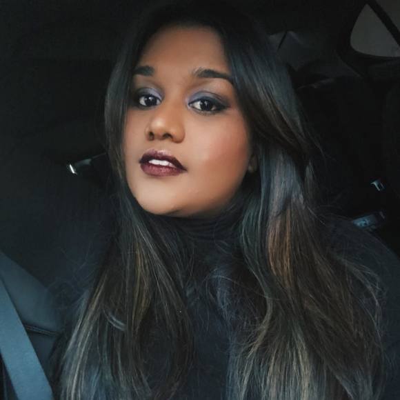 Profile Picture of Tishni Weerasinghe (@tishnii) on Poshmark