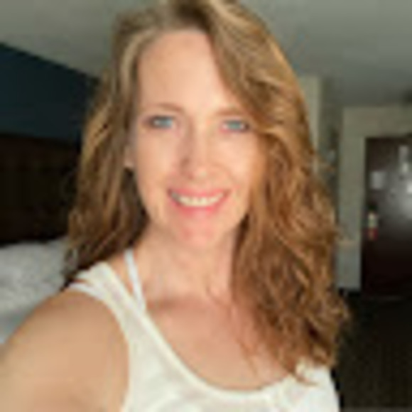 Profile Picture of Beth Masog (@bethmasog) on Poshmark