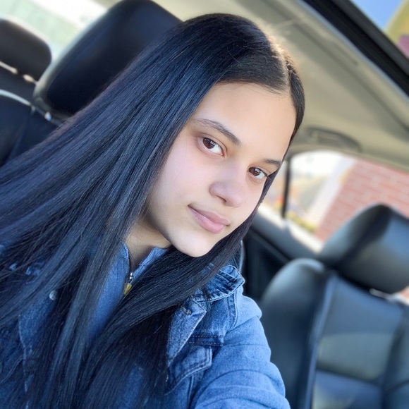 Profile Picture of Arielys Peralta (@arielys_peralta) on Poshmark