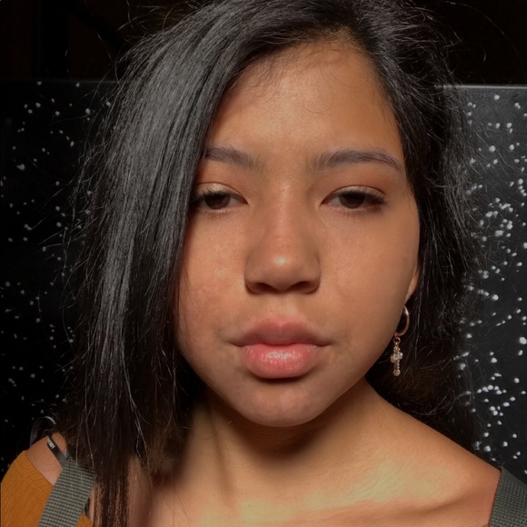 Profile Picture of Kayla Urgiles (@kaylaurgiles) on Poshmark