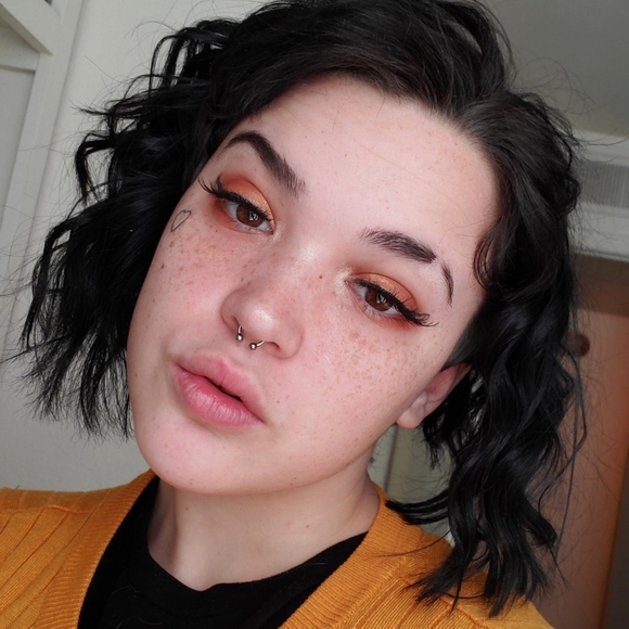 Kyra Bradshaw - Poshmark Profile Picture of Kyra Bradshaw (@addictednikaji) on Poshmark