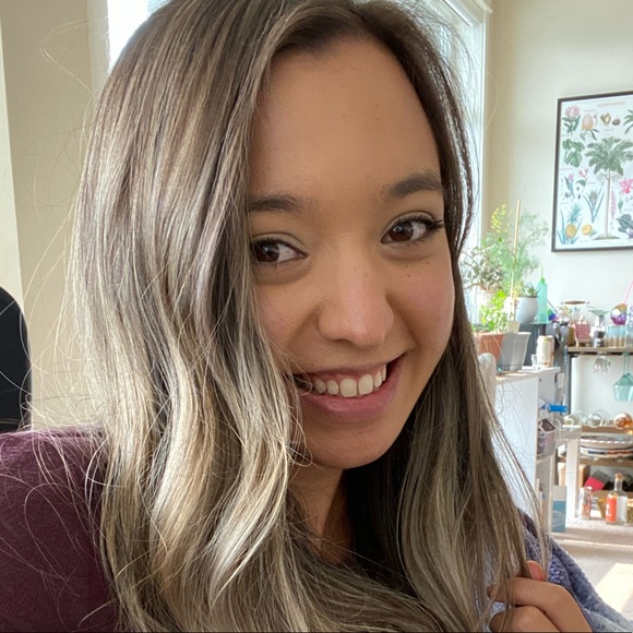 Profile Picture of Kaitlyn Shinsato (@kaitlynshinsato) on Poshmark