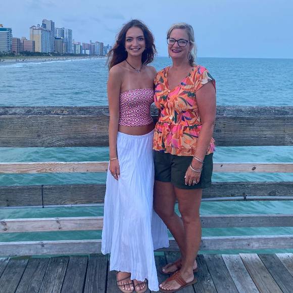 Profile Picture of Alyson Gibson (@alysongibson75) on Poshmark