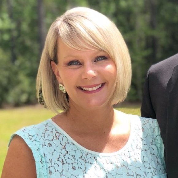 Profile Picture of Rebecca Rutledge (@rebeccarutledge) on Poshmark