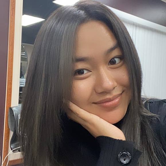 Profile Picture of Olivia Ling (@oliviapar1) on Poshmark