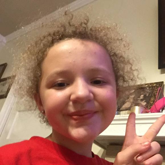 Profile Picture of Izabella Buttrum (@izabellaholguin) on Poshmark