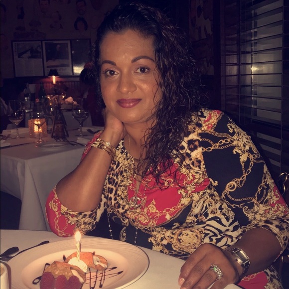 Profile Picture of Donna Harricharan (@dk081789) on Poshmark
