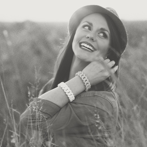 Profile Picture of Amanda Edelson (@edelai) on Poshmark