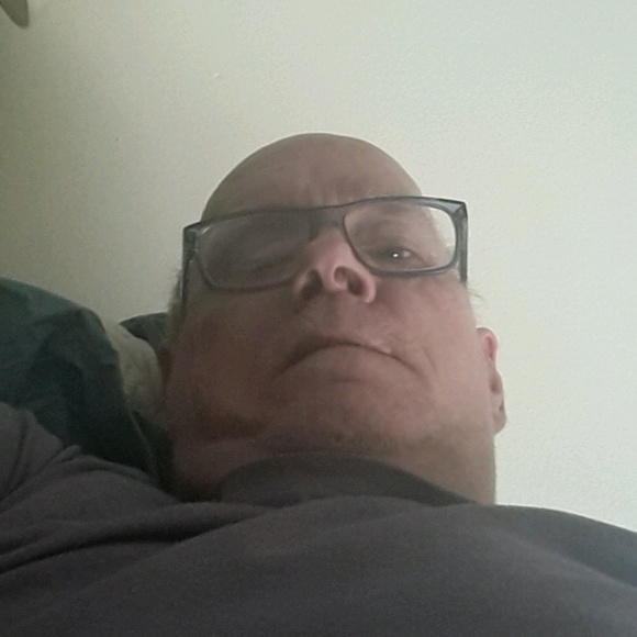 Profile Picture of Matt Oslin (@mattoz) on Poshmark