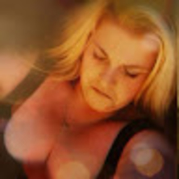 Profile Picture of Seanna waples forrest Eastsidez bigred (@3astsid3blyth3) on Poshmark