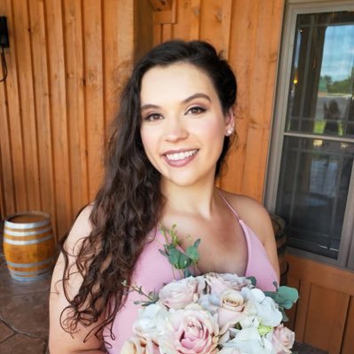 Profile Picture of Sally Heuker (@sheuk10) on Twitter