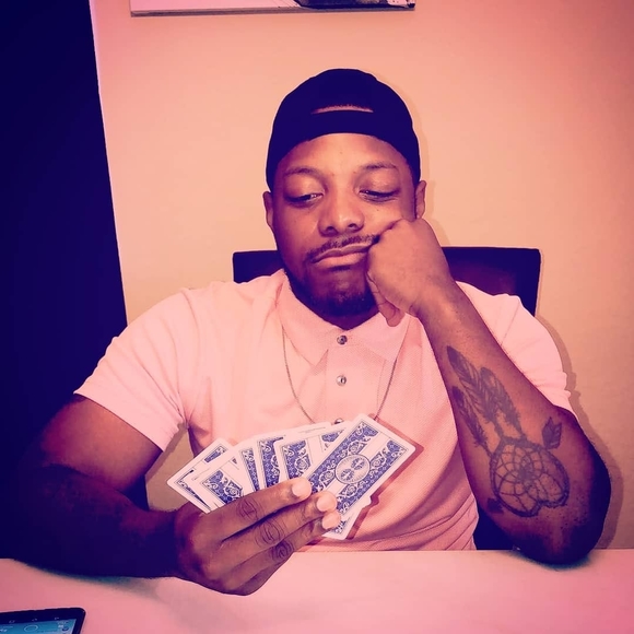 Profile Picture of Leo Crofton (@nosquareinc) on Poshmark