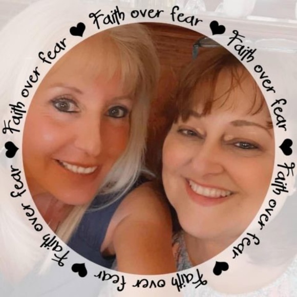 Profile Picture of Laura Constable (@laura_constable) on Poshmark