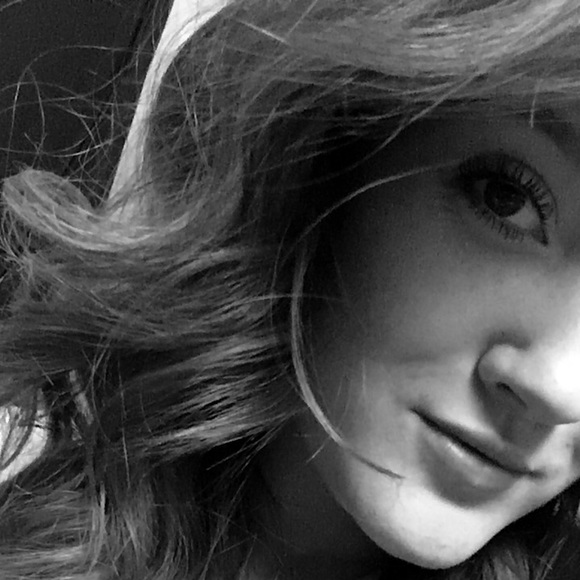 Profile Picture of Sarah Lapointe (@sarahlapointe) on Poshmark