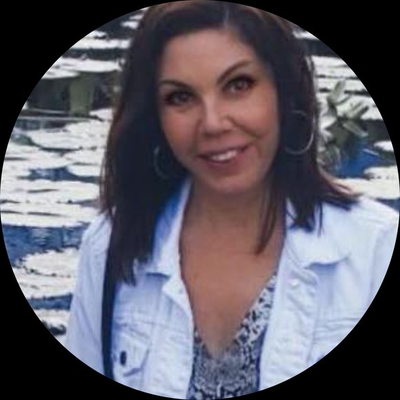 Profile Picture of Kimberly Krassinger (@lenben1) on Poshmark