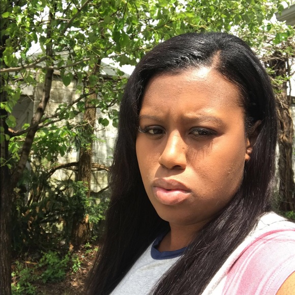Profile Picture of Ceshia Reddrick (@lamar3145) on Poshmark