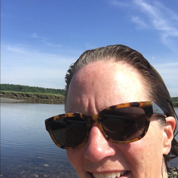 Profile Picture of Diane Conway (@adventuretwin) on Poshmark