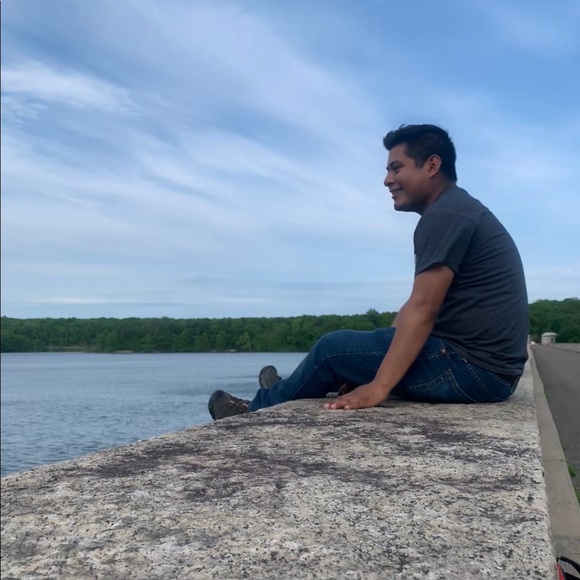 Profile Picture of Edwin Alonso (@ega796) on Poshmark