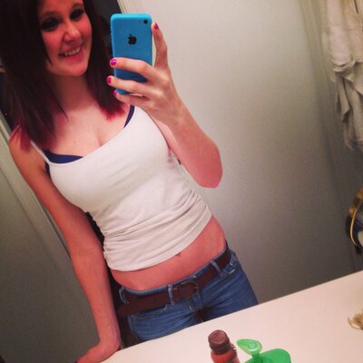 Profile Picture of Mandy (@MandyRiffe) on Twitter