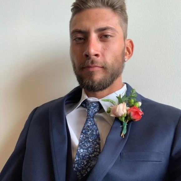 Profile Picture of Dustin Harrah (@dharrah03) on Poshmark