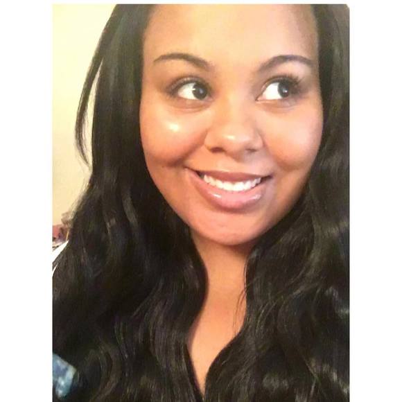 Profile Picture of Taylor Pulliam (@taylor_pulliam) on Poshmark