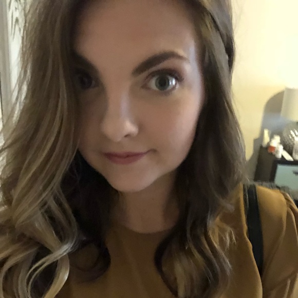Profile Picture of Julianna Diddle (@juliannadiddle) on Poshmark