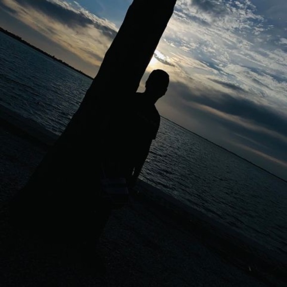 Profile Picture of Marcos Luis (@marcos239l) on Poshmark