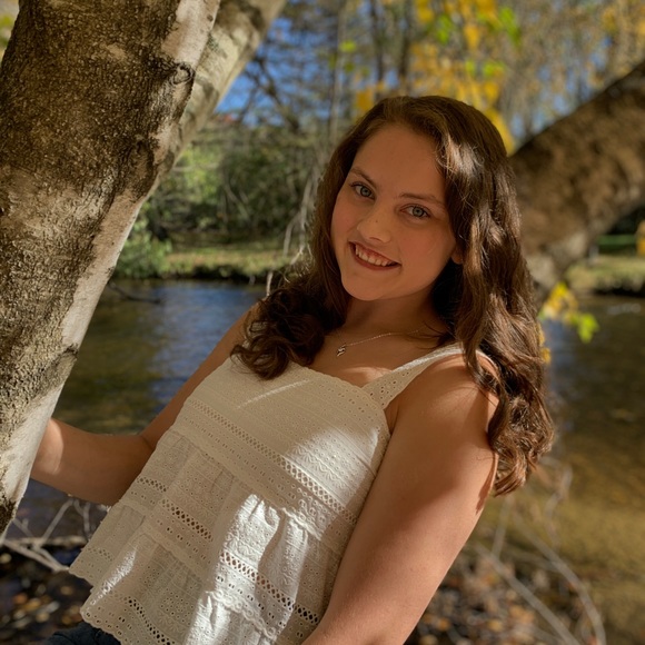 Profile Picture of Katie Cherek (@kat_cherek) on Poshmark
