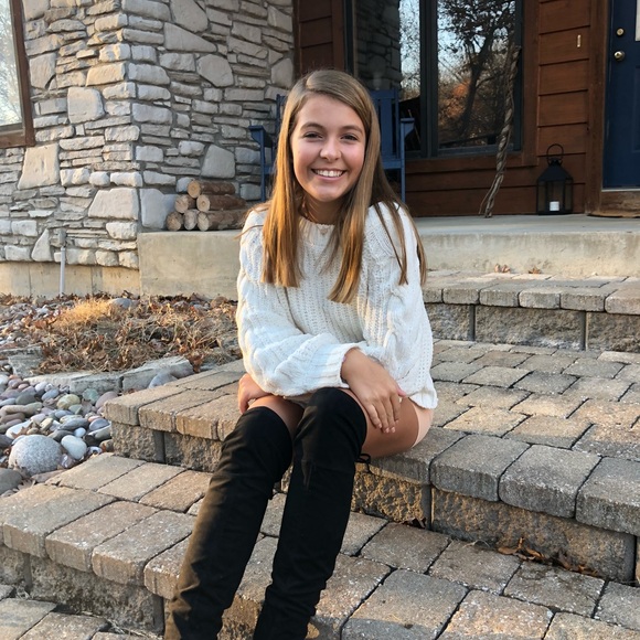 Profile Picture of Abby Piontek (@abbypiont) on Poshmark