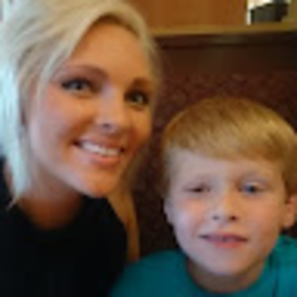 Profile Picture of Amanda Heitmann (@aheitmann1409) on Poshmark