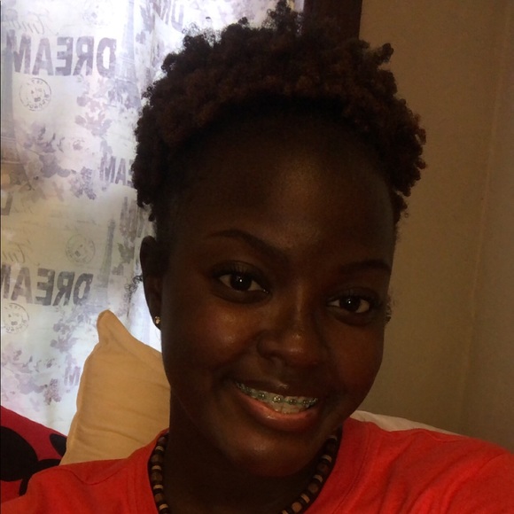 Profile Picture of Angel Tidwell (@angelsymone783) on Poshmark