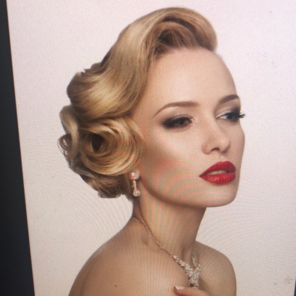 Profile Picture of Amber Lowe (@amberloweyngaum) on Poshmark