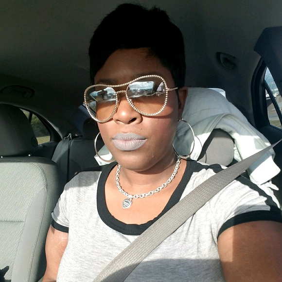 Profile Picture of Stephanie Nesbitt (@stephapooh77) on Poshmark